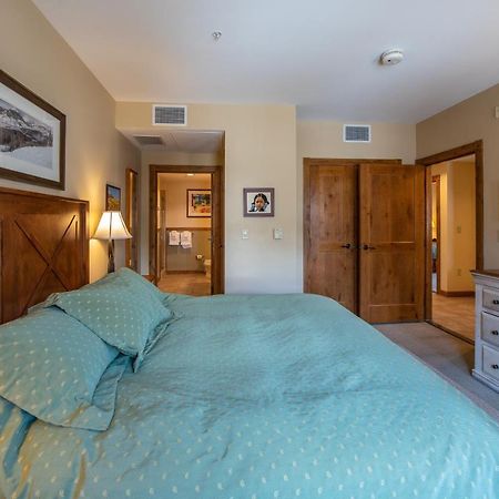 Two Bedroom Condo With Balcony Over Mountaineer Square - Just Steps From The Slopes! Condo Crested Butte Exterior foto
